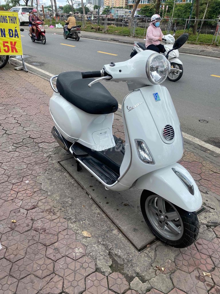xe vespa Fi trắng mới tinh. Mua bán Xe máy tại Quận 7 Tp Hồ Chí Minh được đăng bởi thanh xuân hình 5