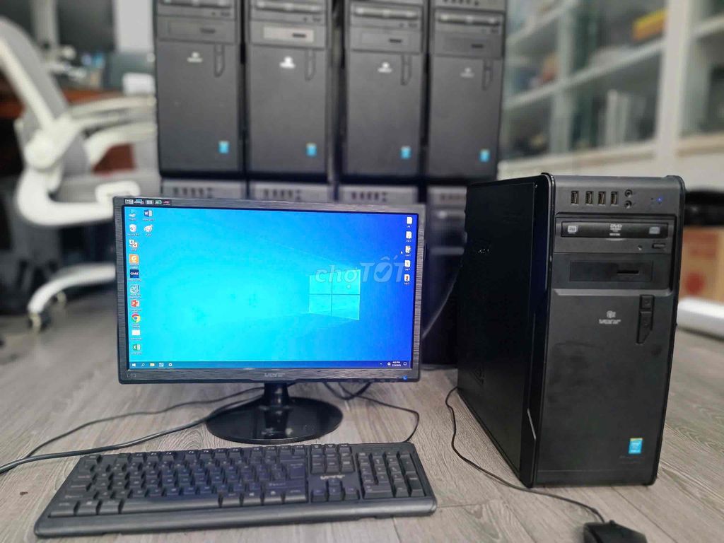 Bán Thanh Lý Nguyên Bộ Máy Tính Bao Gồm LCD