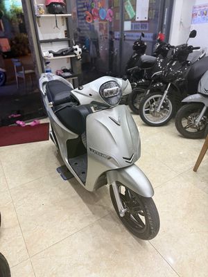 Xe máy điện VinFast Feliz 2025 Xám bạc 2 Pin