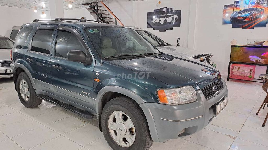 Ford Escape tự động màu xanh đẹp đi tết