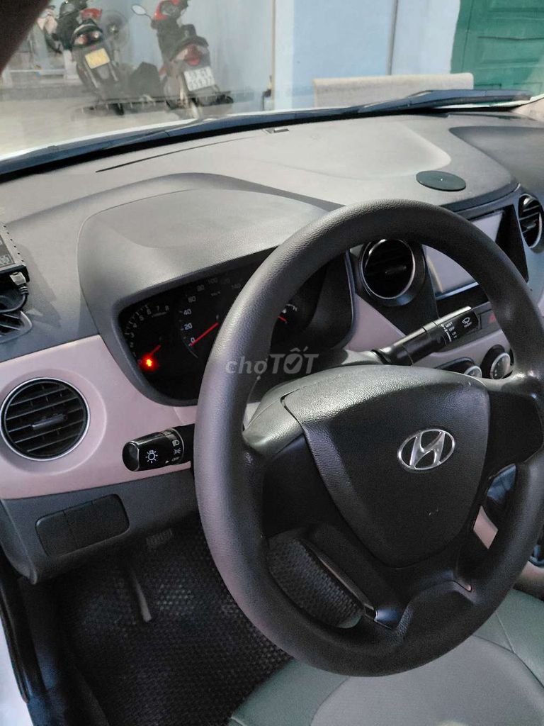 Hyundai Grand i10 Sedan 2019 1.2 MT Base 11109 km. Mua bán Ô tô tại Thị xã Bến Cát Bình Dương được đăng bởi Toán Mp hình 10