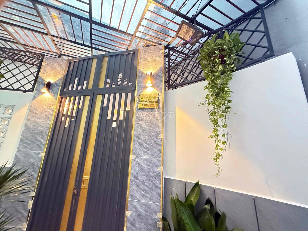 siêu phẩm bán nhà trệt lầu dtsd 54 m , sát chợ Linh Xuân Thủ Đức