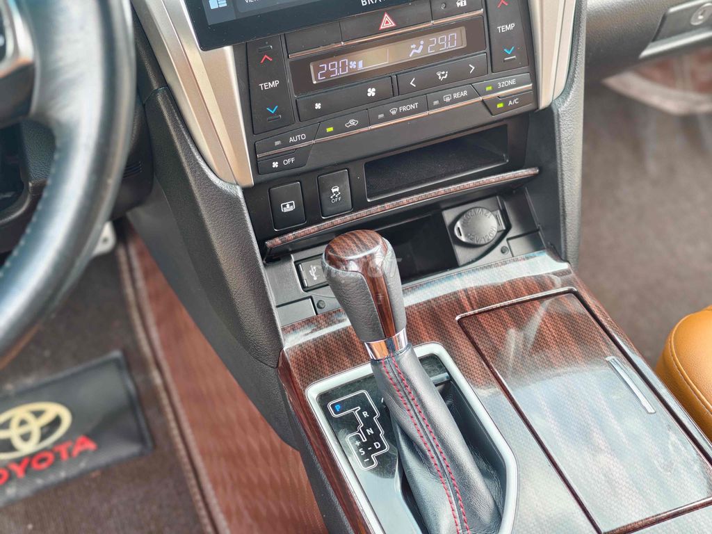 Toyota Camry 2018 2.5Q - 70000 km màu đen. Mua bán Ô tô tại Quận Long Biên Hà Nội được đăng bởi BON AUTO hình 8