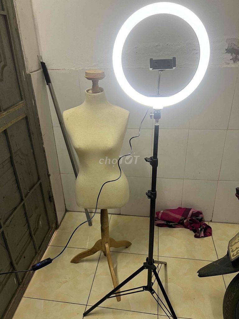 Đèn livestream Trắng Kim loại. Mua bán Đèn tại Quận Long Biên Hà Nội được đăng bởi Thai Nguyen hình 1