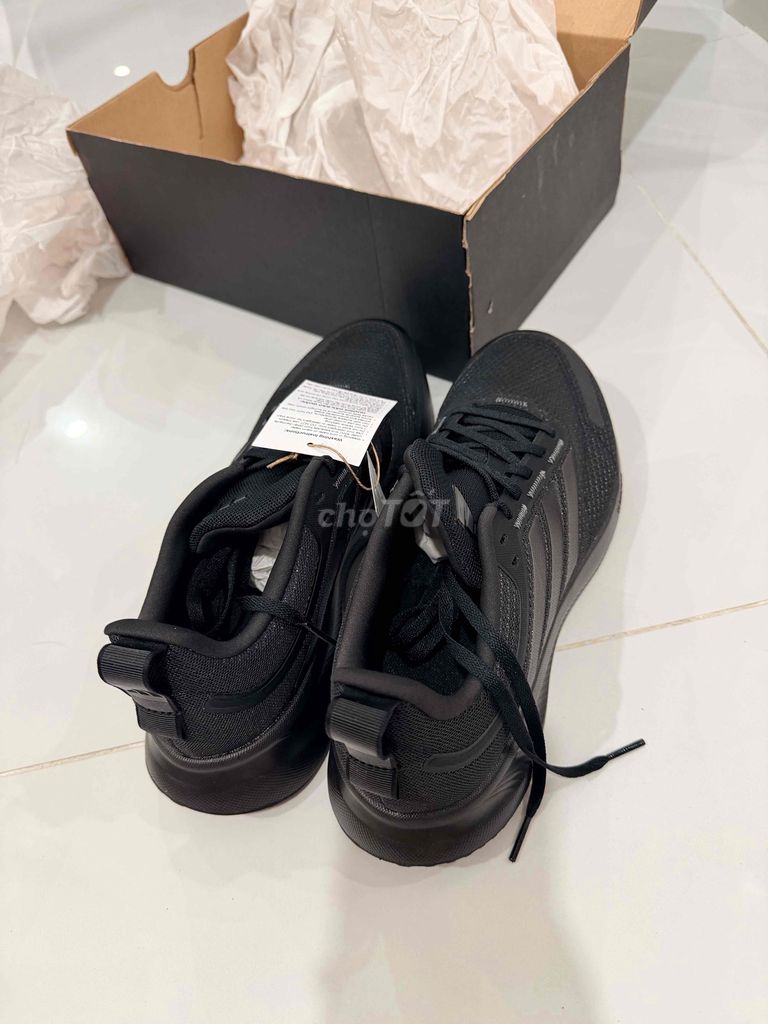 Giày chạy bộ Adidas nam size 42 Đen. Mua bán Giày dép tại Thành phố Thuận An Bình Dương được đăng bởi Yang Yang hình 1