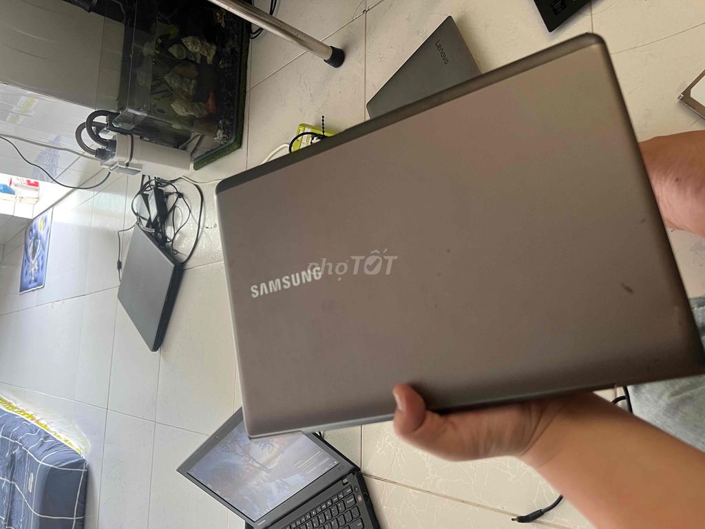 laptop samsung core i3 thế hệ 3 pin cầm