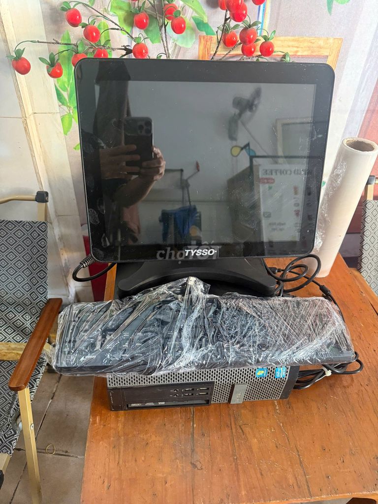 Máy tính tiền Dell Tysso CPU bàn phím màn hình. Mua bán Máy tính để bàn tại Quận Tân Bình Tp Hồ Chí Minh được đăng bởi Anh Quân hình 1