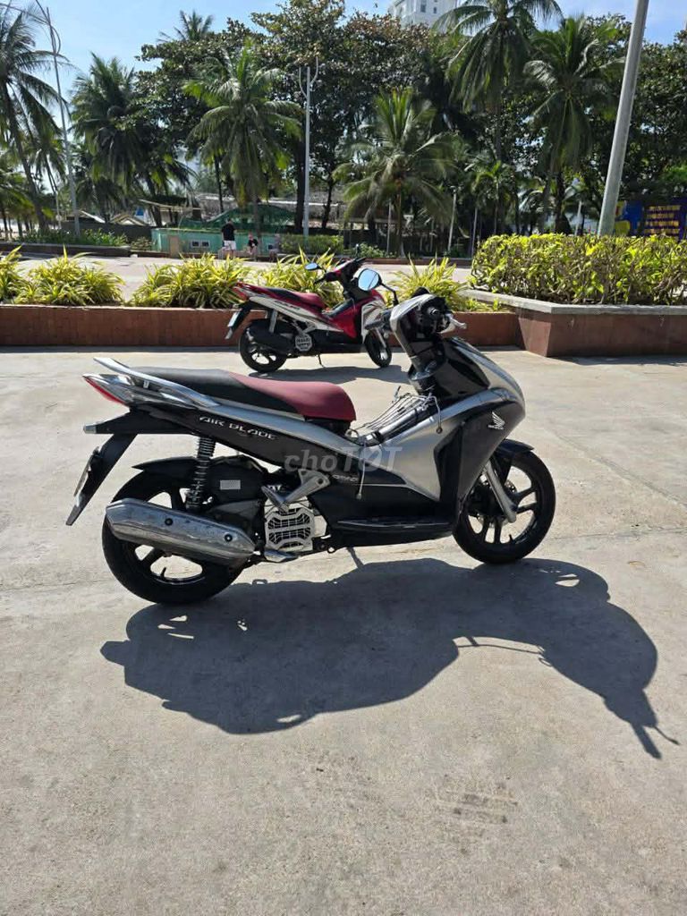 Honda Air Blade чёрно-серебристый, экономичный