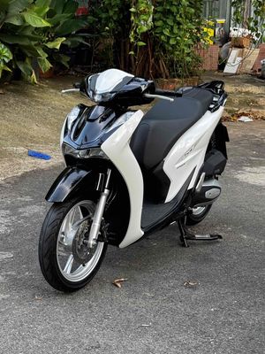 Honda SH 150i 2021 Trắng đen ( có góp nợ xấu )