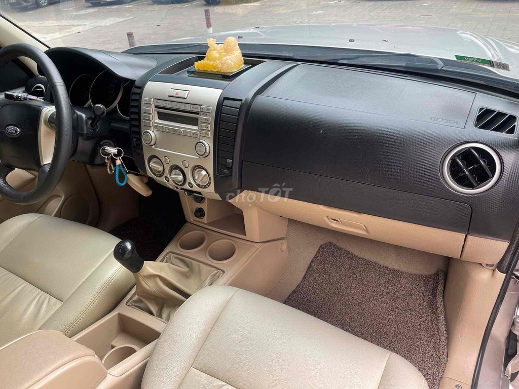 Ford Everest 2012 Limited 4x2 - 115000 km. Mua bán Ô tô tại Quận Nam Từ Liêm Hà Nội được đăng bởi phạm phương nga hình 17