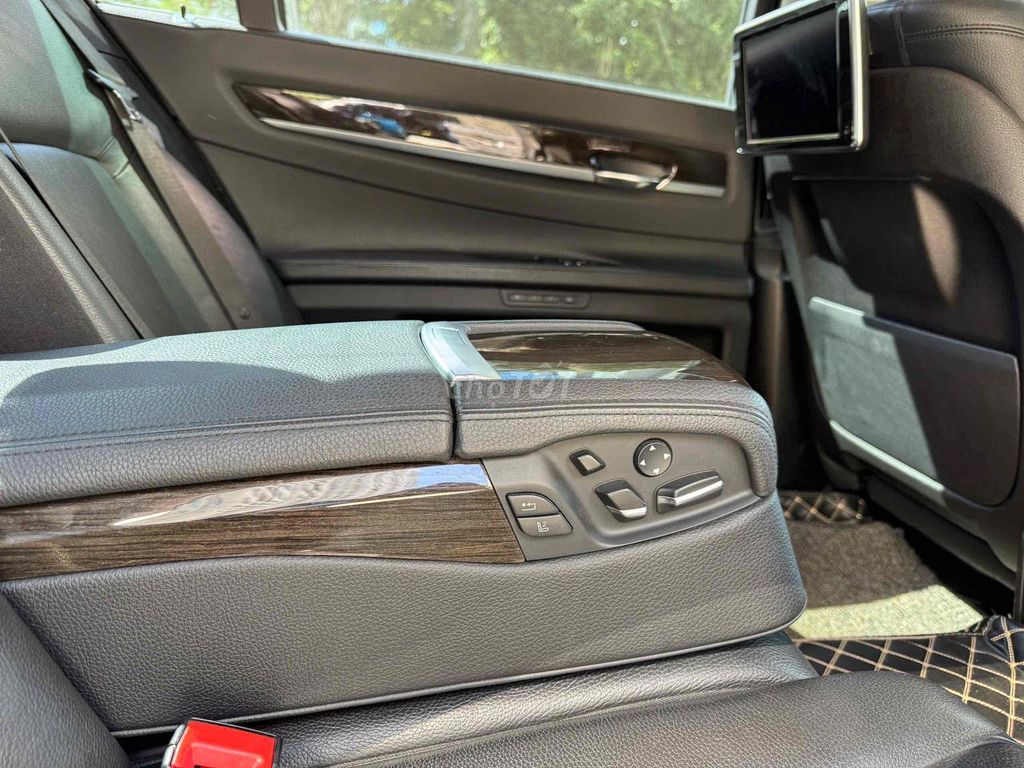 BMW 730i 2014 Đen. Mua bán Ô tô tại Quận Hai Bà Trưng Hà Nội được đăng bởi Tuan Trinh  hình 10