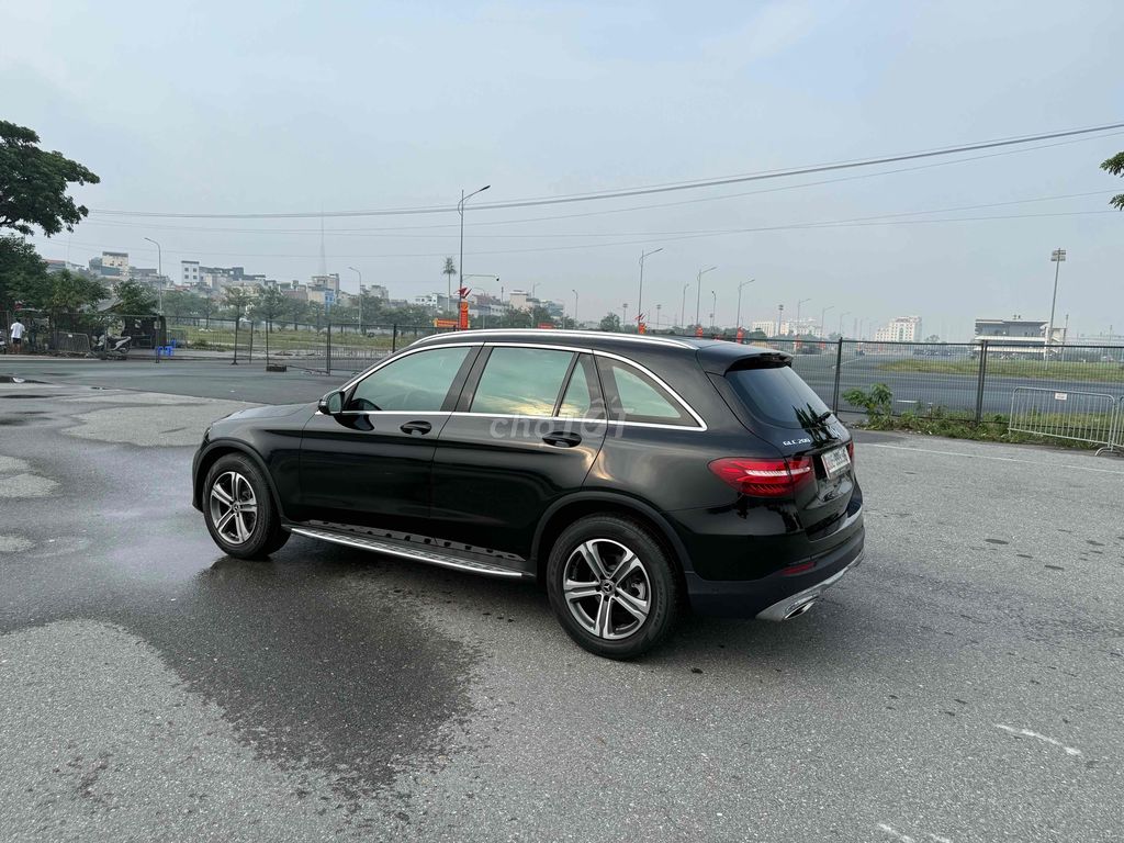 Chính chủ Bán xe Mercedes Benz GLC 2018. Mua bán Ô tô tại Quận Nam Từ Liêm Hà Nội được đăng bởi Quốc Toản hình 4