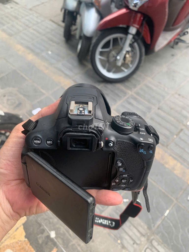 Máy ảnh Canon 700D 18-55mm Đen Đã qua sử dụng. Mua bán Máy ảnh, Máy quay tại Quận Hai Bà Trưng Hà Nội được đăng bởi Anh Nguyen Hoang hình 1