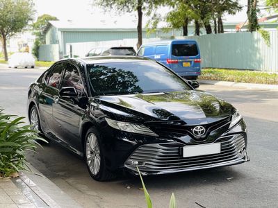 Toyota Camry 2.5Q 2019 trả trước 300tr nhận xe