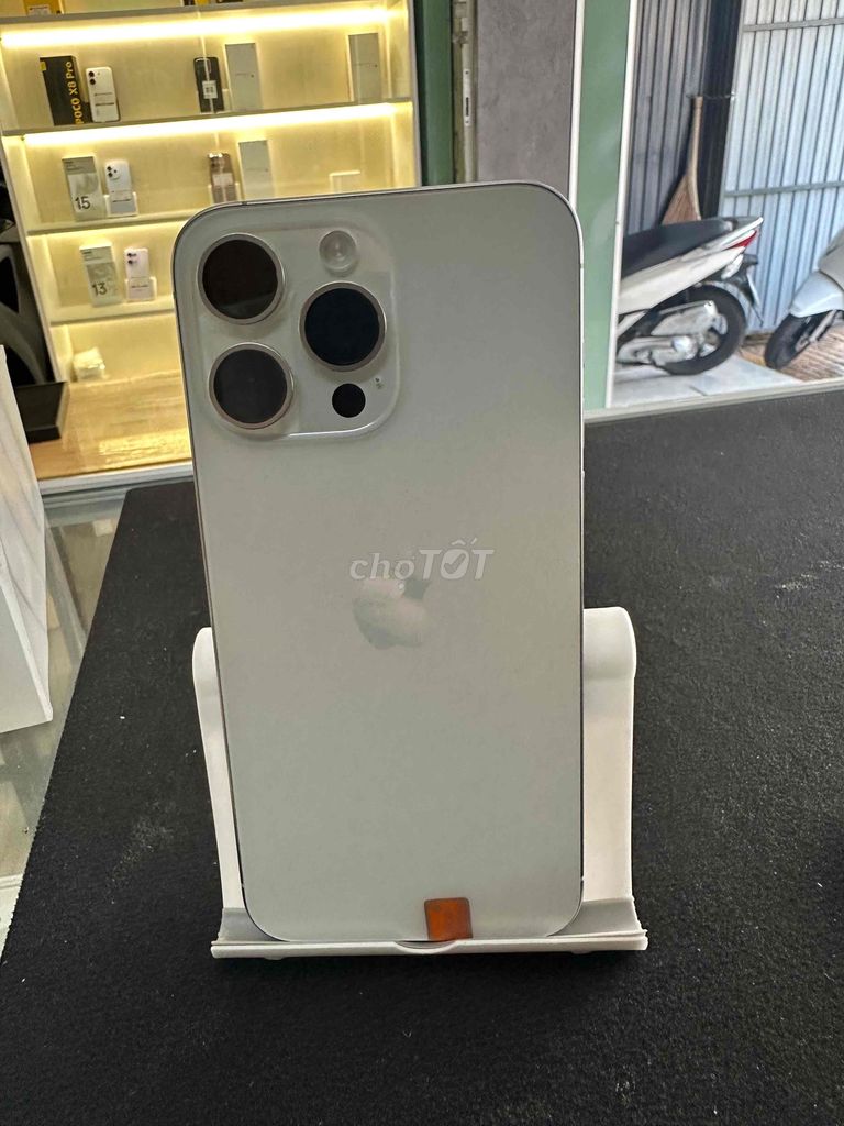 iPhone 15 Pro Max 256GB Trắng LL/A zin đẹp 99%. Mua bán Điện thoại tại Quận Ninh Kiều Cần Thơ được đăng bởi shop một chín tám tám hình 1