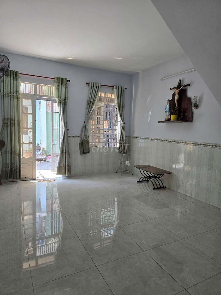 Дом в районе Phuong 8, рядом с Mercedes на Quang Trung