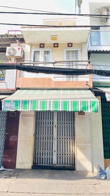 cho thuê nhà nguyên căn mặt tiền chợ :1 trệt, 3 lầu, 3 phòng,3 toilet