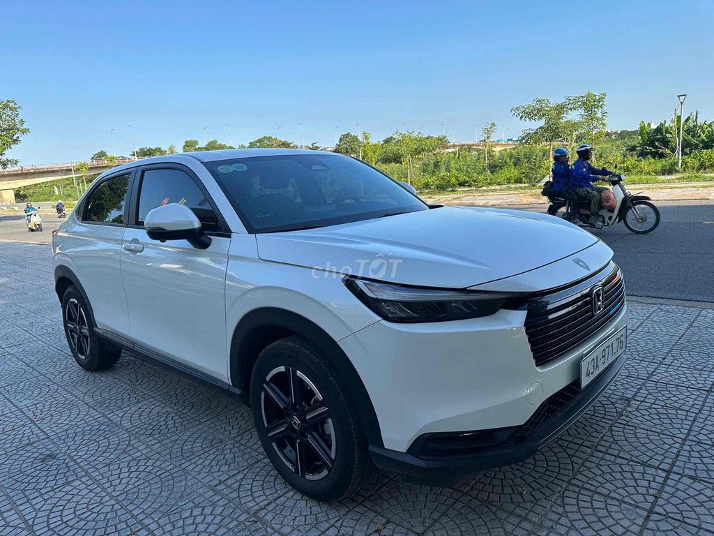 Хонда HRV версия G 2025 10000 км, белый Вьетнам