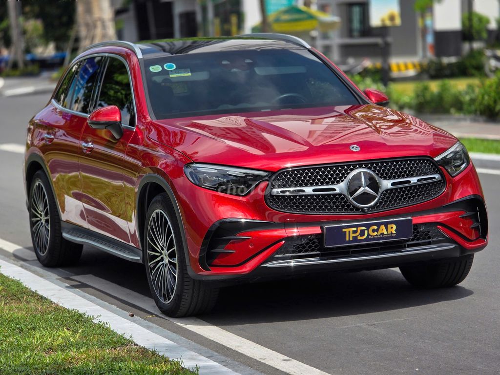 Mercedes GLC300 Model 2024 - Công Ty Xuất Hóa Đơn