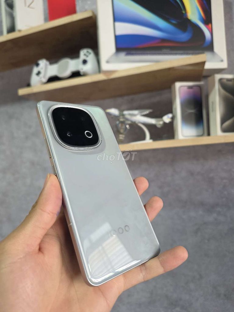 IQOO 13 256GB. Mua bán Điện thoại tại Thành phố Buôn Ma Thuột Đắk Lắk được đăng bởi Nguyễn Ngọc Nhật hình 1