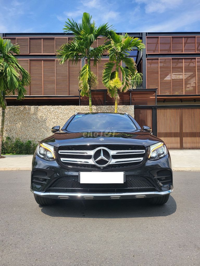 Merc GLC300 4Matic phiên bản cao cấp trang bị đủ