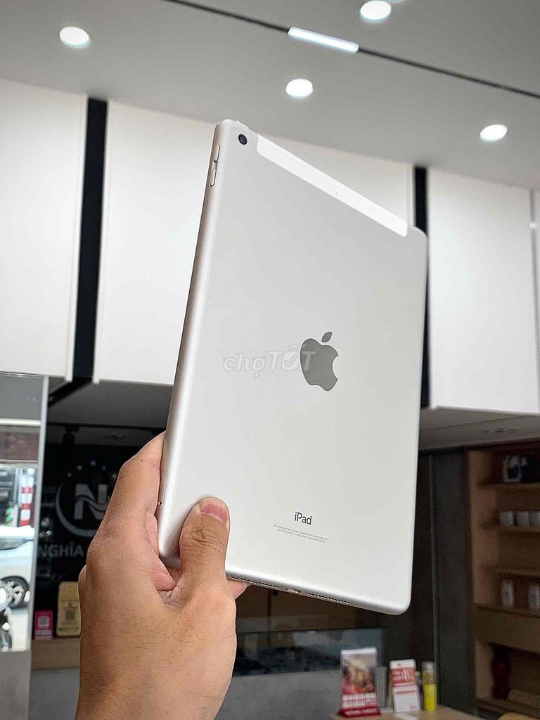 Apple iPad Gen 6 32GB Bạc J/A. Mua bán Máy tính bảng tại Huyện Trảng Bom Đồng Nai được đăng bởi Nghĩa Store Trảng Bom hình 1