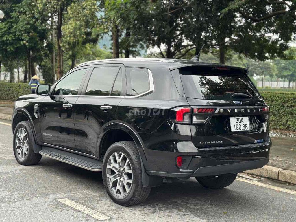 Ford Everest 2023 Titanium 2.0L 4x2 AT - 30000 km. Mua bán Ô tô tại Quận Cầu Giấy Hà Nội được đăng bởi TRUNG HIẾU AUTO hình 4