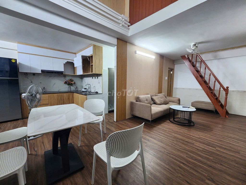 ПРОДАЕТСЯ КРАСИВЫЙ ДОМ 60 М2/ ПО ГОРИЗОНТАЛИ 8 М/ 2 ЭТАЖА РЯДОМ С НОВЫМ РЫНКОМ, КОРОЛЕВСКИМ ДВОРЦОМ