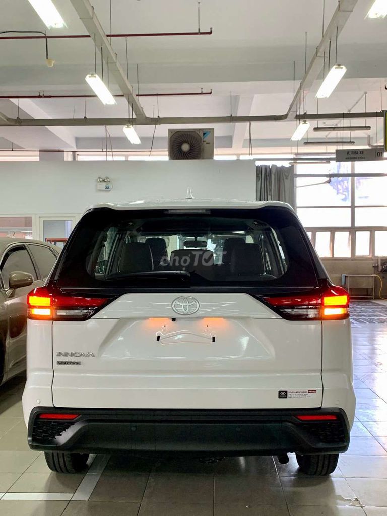 Ra mắt INNOVA CROSS 2026 8 chỗ tặng bảo hiểm PKien. Mua bán Ô tô tại Quận Hải Châu Đà Nẵng được đăng bởi ĐẠI LÝ TOYOTA ĐÀ NẴNG hình 6