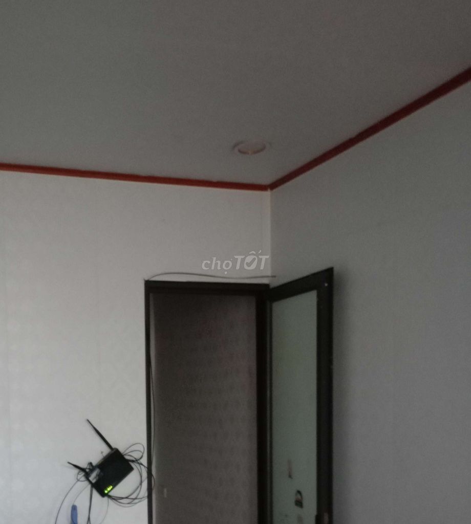 Còn hai phòng tầng 2 cho thuê có vệ sinh riêng bếp 