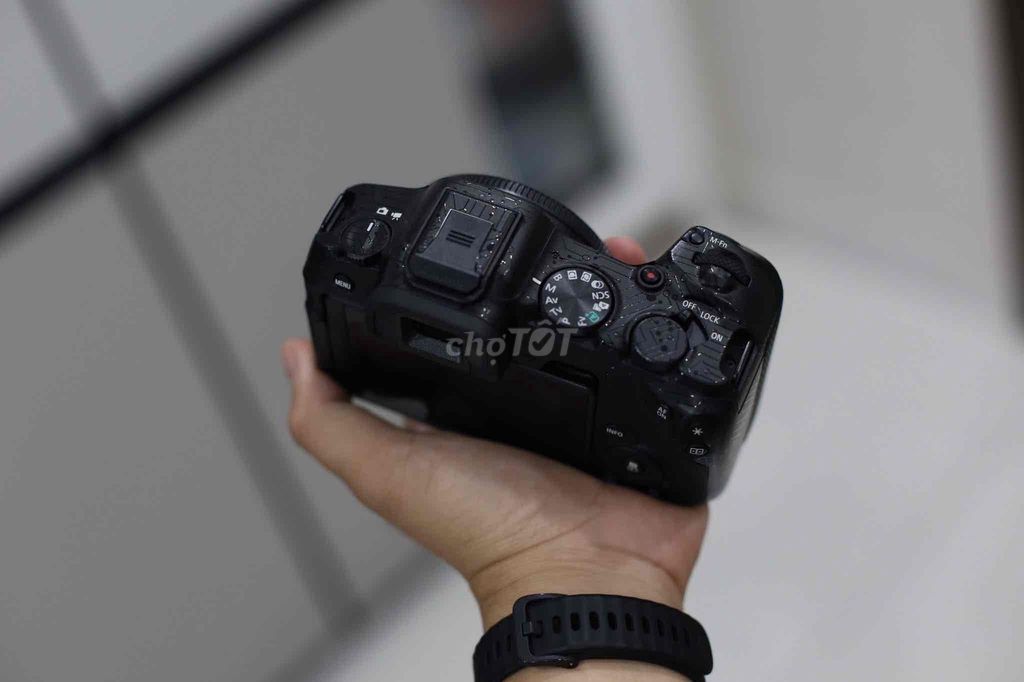 Máy ảnh Canon R8 Đen Mới 99%. Mua bán Máy ảnh, Máy quay tại Thành phố Bến Tre Bến Tre được đăng bởi Trương Phan Đình Bảo hình 1