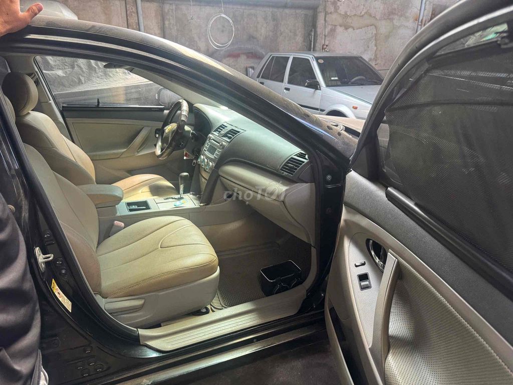 Toyota Camry Đen