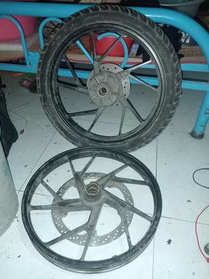 Mâm xe máy kim loại màu Đen đã sử dụng. Mua bán Phụ tùng xe tại Thành phố Bến Tre Bến Tre được đăng bởi KieuLan