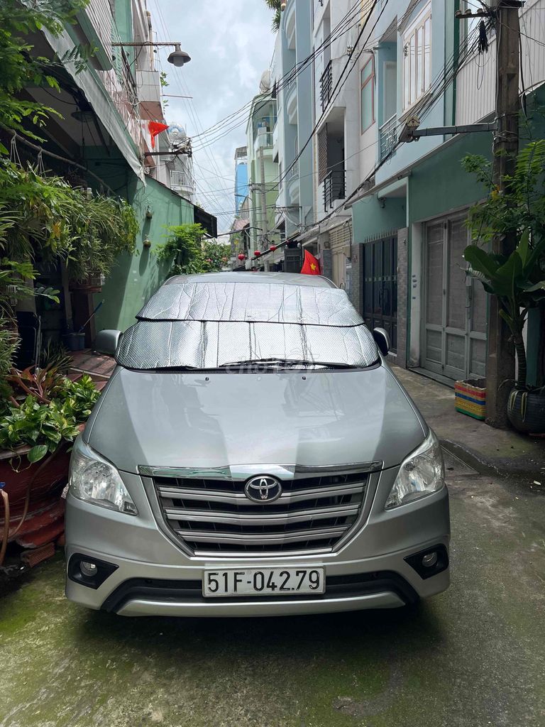 Toyota Innova 2015, механика, серебристый