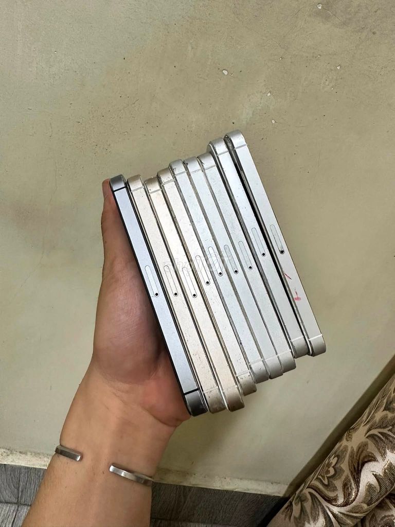 Apple iPhone 5s Bạc. Mua bán Điện thoại tại Quận Đồ Sơn Hải Phòng được đăng bởi Hội Đồ Điện Tử hình 1