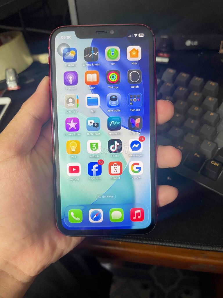 Apple iPhone 11 64GB Đỏ Mỹ. Mua bán Điện thoại tại Quận Bình Tân Tp Hồ Chí Minh được đăng bởi Anh Trung Mobile  hình 1