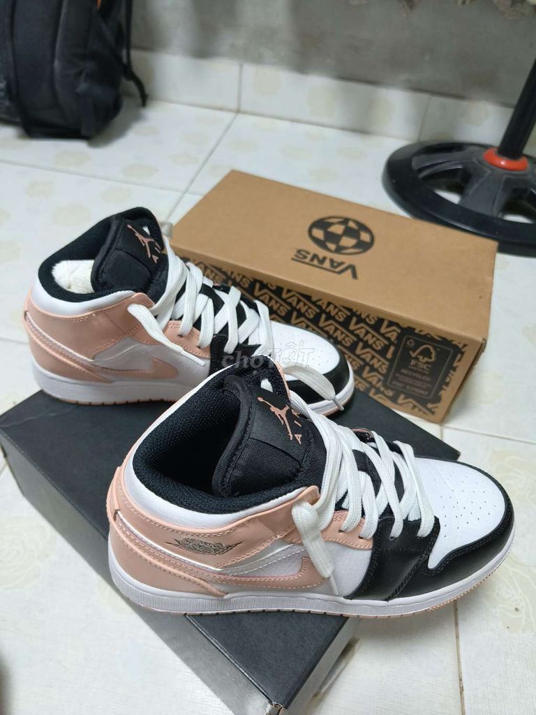 air jordan 1 mid crimson tint toe