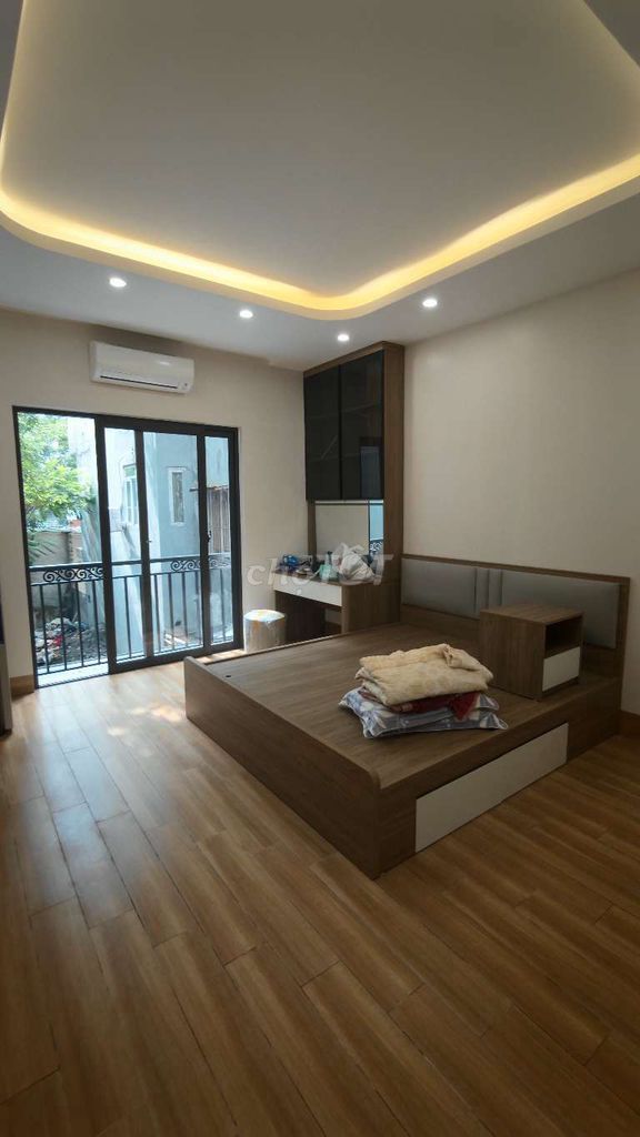 Владелец продает Lane 213 Tan Mai, лифт грузоподъемностью 6,5 т, 7 м, чтобы избежать автомобилей