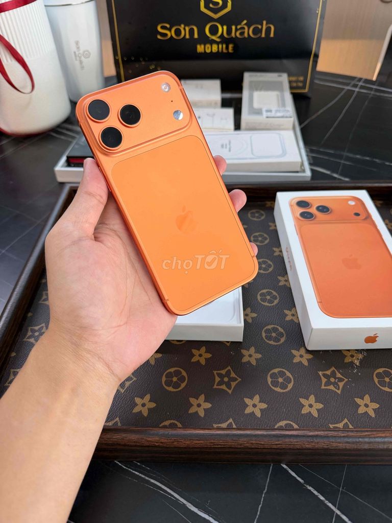 iPhone 17 Pro Max 2000GB VN cáp chưa xã sạc 19L. Mua bán Điện thoại tại Quận Ninh Kiều Cần Thơ được đăng bởi Sơn Quách hình 1