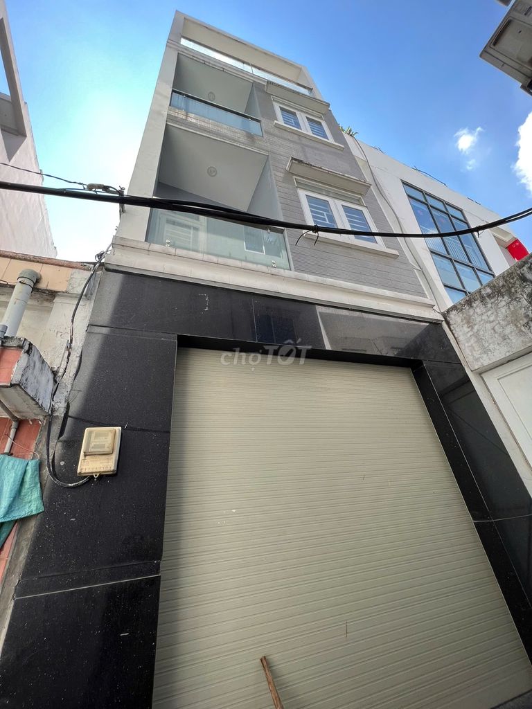 Kẹt tiền bán nhà Trần Hưng Đạo Quận 5 -DTCN:70m2 - 4m x 17m - 4 tầng !