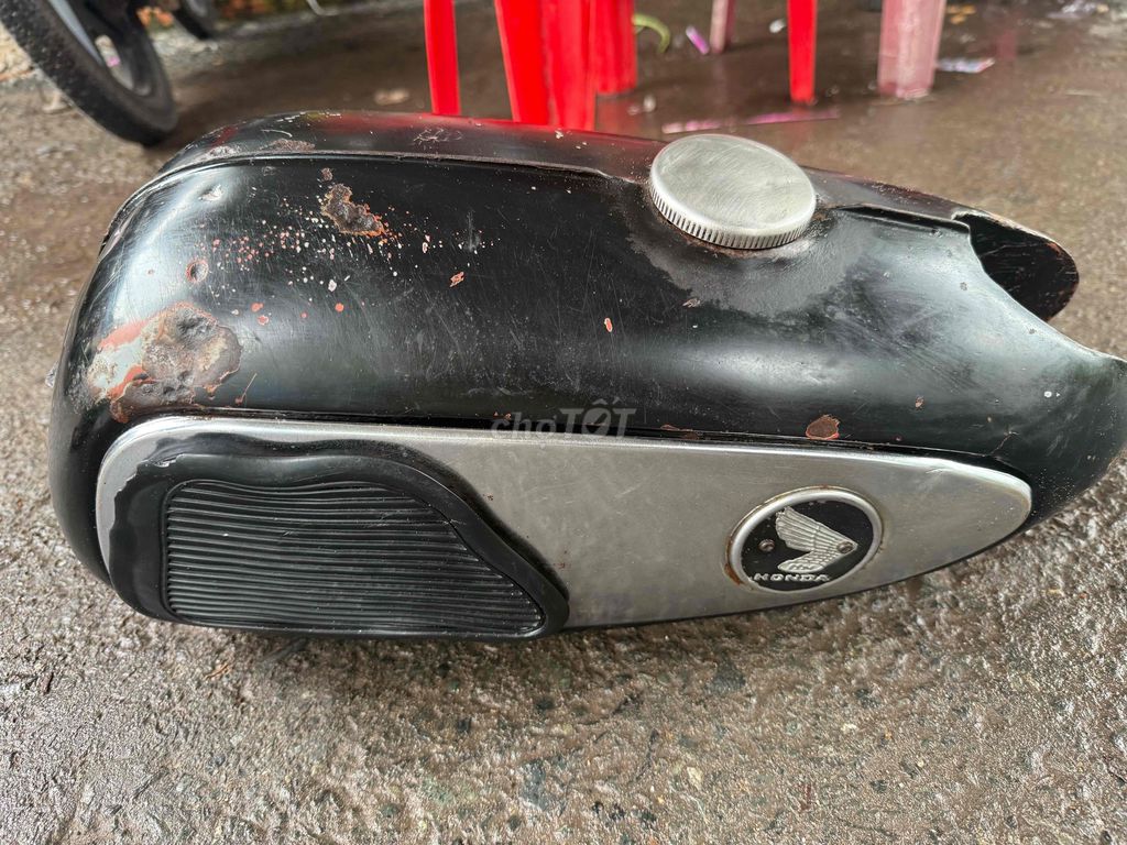 Bình xăng Honda đã qua sử dụng màu đen. Mua bán Phụ tùng xe tại Thị xã Tân Châu An Giang được đăng bởi Duy hình 3
