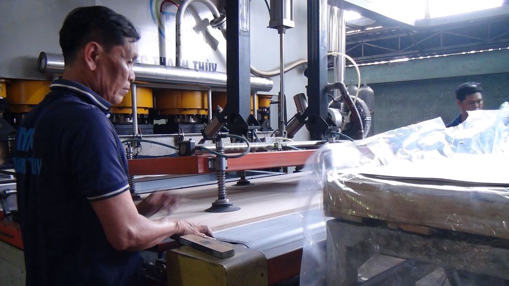 TUYỂN LAO ĐỘNG PHỔ THÔNG. Việc làm tại Quận 12 Tp Hồ Chí Minh được đăng bởi Duyên Phạm hình 4