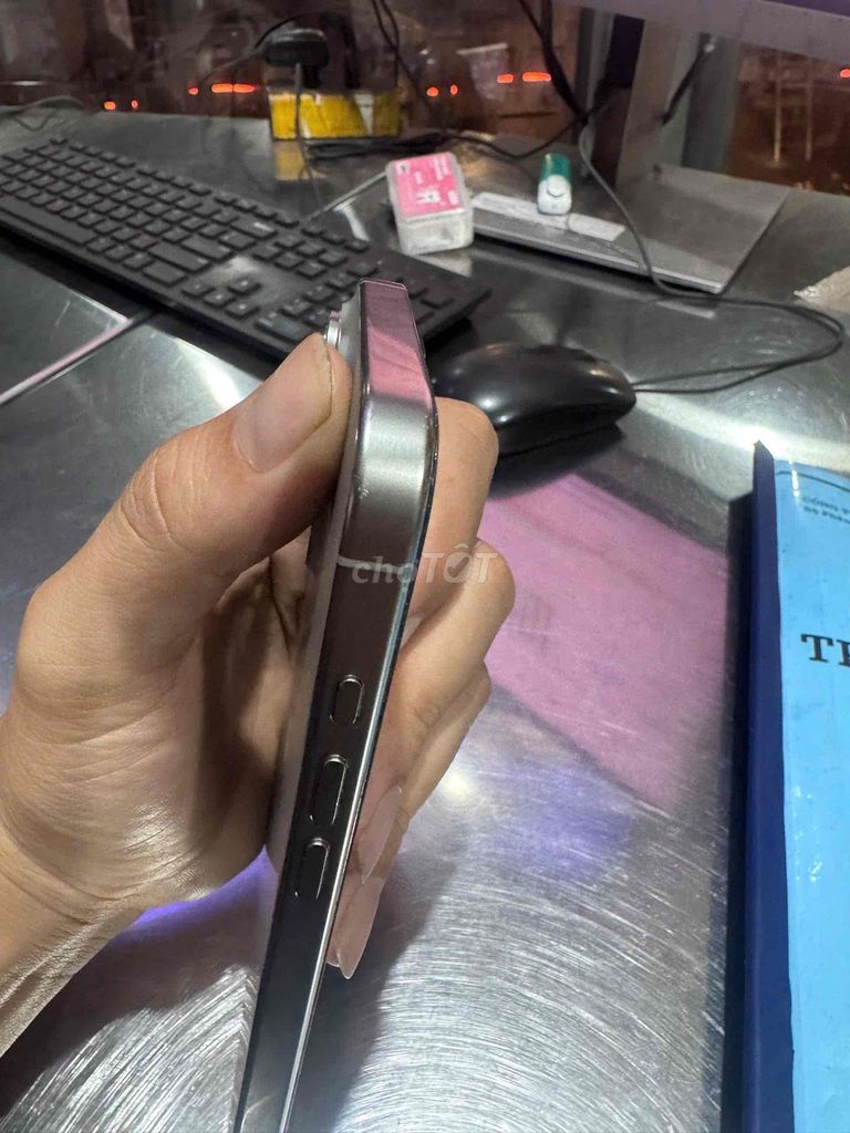 iPhone 16 Pro Max 256GB Tự nhiên Đã sử dụng. Mua bán Điện thoại tại Thành phố Thuận An Bình Dương được đăng bởi phong hình 1