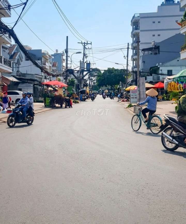 BÁN NHÀ 3TẦNG GẦN UB TÂN THỚI HIỆP 4X22 chính chủ sổhoàn công đầy đủ
