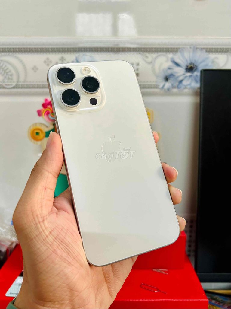 Apple iPhone 15 Pro Max 256GB QTế Trắng Zin Áp. Mua bán Điện thoại tại Thành phố Long Xuyên An Giang được đăng bởi Khưu Nguyễn Phi Hùng hình 1