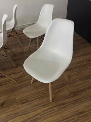 cần thanh lý ghế nhựa chân gỗ còn mới 90%. Mua bán Bàn ghế tại Quận 12 Tp Hồ Chí Minh được đăng bởi Minh Tài