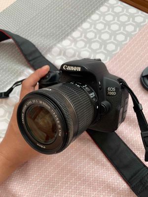 Máy ảnh Canon 700D + lens kit 18-55 IS STM