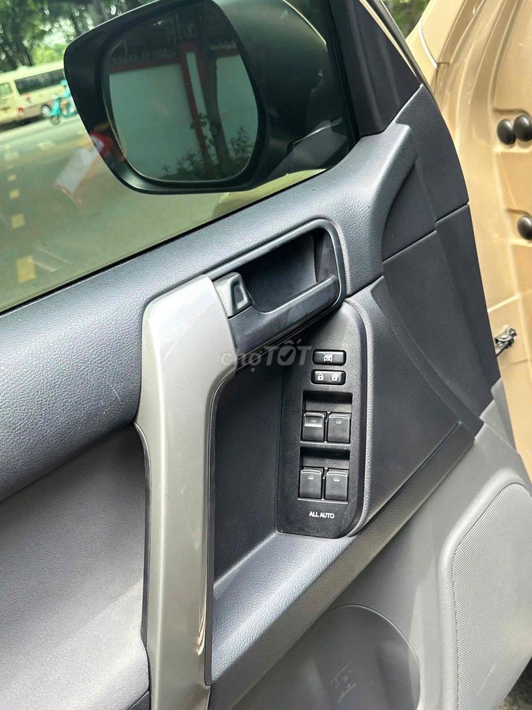 Toyota Prado TXL 2013 màu vàng cát 1 chủ siêu đẹp. Mua bán Ô tô tại Quận Cầu Giấy Hà Nội được đăng bởi Cao Quý hình 7