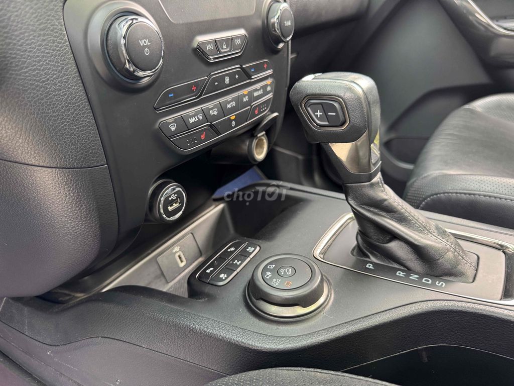 CẦN BÁN FORD EVERET TITANMIUM 4WD 4x4 XE 1 CHỦ. Mua bán Ô tô tại Quận Bắc Từ Liêm Hà Nội được đăng bởi Mr PHÁT THÁI HÀ AUTO hình 11