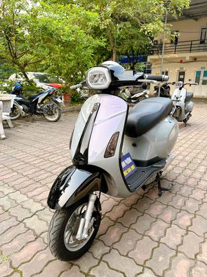 Xe máy điện Piaggio Vespa Bạc